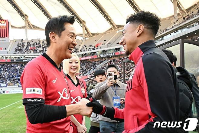 오세훈 서울시장과 FC 서울로 이적한 린가드 선수 (서울시 제공)