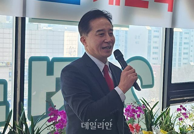 정승연 국민의힘 인천 연수갑 예비후보가 9일 인천 연수구 청학동에 위치한 자신의 선거사무소에서 열린 선거사무소 개소식에서 인사말을 하고 있다. ⓒ데일리안 고수정 기자