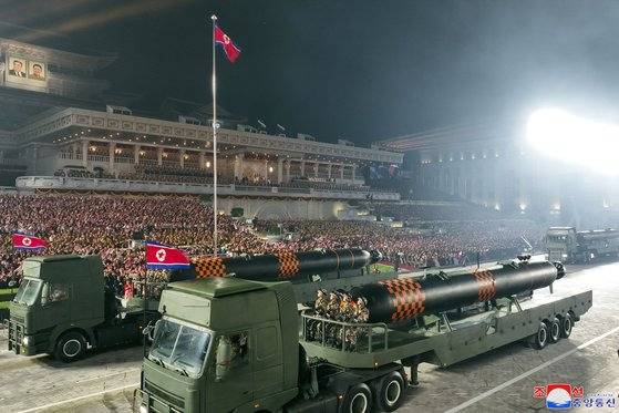 지난해 6월 27일 북한 평양 김일성 광장에서 열린 ‘전승절’ 기념 열병식에 핵어뢰로 불리는 ‘해일’이 공개됐다. 조선중앙통신