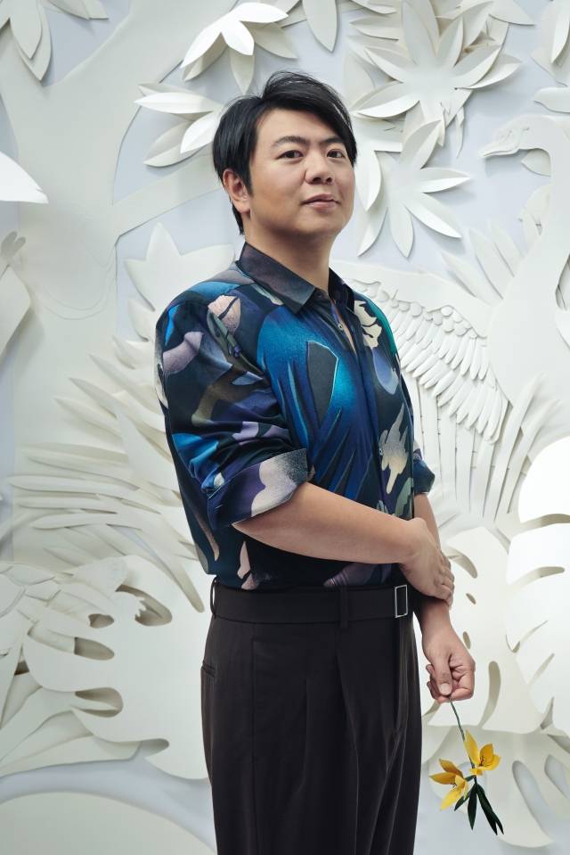 프랑스 레퍼토리들로 채운 새 앨범 ‘생상스’를 발매한 피아니스트 랑랑. 유니버설뮤직