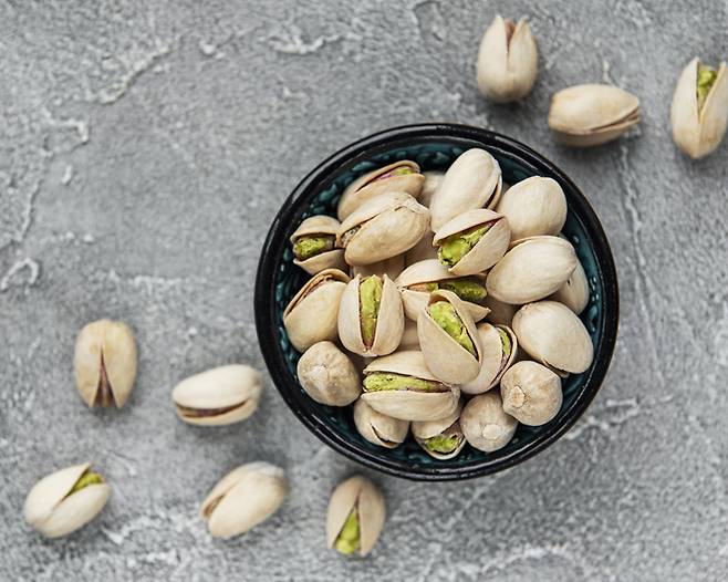 피스타치오는 혈압과 콜레스테롤, 혈당 수치를 조절하는 등 여러 가지 건강 효과를 지니고 있다. [사진=게티이미지뱅크]