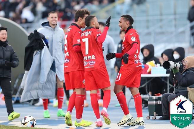 홈 개막전에서 세 번째 유니폼을 착용하고 뛴 충남 아산. 제공 | 한국프로축구연맹