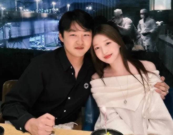 프로야구 두산 정철원(왼쪽)과 김지연. 사진 | 김지연 채널