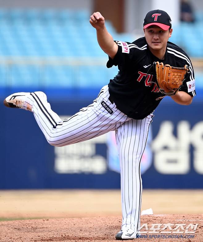 11일 대구삼성라이온즈파크에서 열린 KBO리그 시범경기 LG와 삼성의 경기, LG 선발투수 최원태가 역투하고 있다. 대구=허상욱 기자wook@sportschosun.com/2024.03.11/