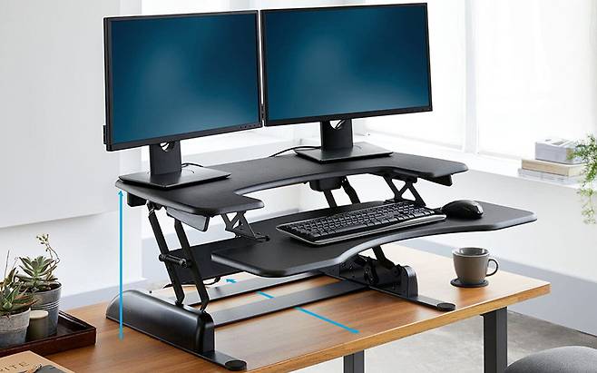 소형 스탠딩 데스크 (출처 : Vari)