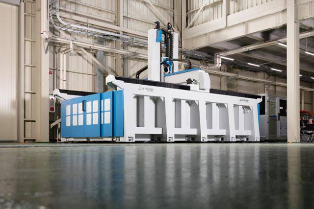 2019년 출시한 적층‧가공 일체형 하이브리드 가공기는 제품 제작 시간을 기존의 절반으로 줄일 수 있다. 쓰리디팩토리 제공