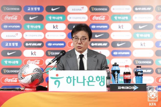 임시 사령탑으로 선임된 황선홍 감독이 11일 축구회관에서 3월 A대표팀 및 올림픽대표팀 소집 관련 명단 발표 및 기자회견에 참석해 발언하고 있다. 사진=대한축구협회