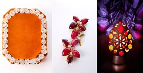 김나래 셰프가 지난해 파크 하얏트 파리 방돔에서 선보인 디저트들. 왼쪽 첫번째는 보석 부티크들이 모인 파리 방돔 광장을 테마로 만든 케이크다. 세번째는 스테인드 글라스를 모티브로 한 부활절 달걀이다. 사진 파크 하얏트