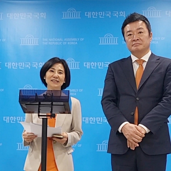 이혜숙 예비후보가 개혁신당 입당 기자회견을 갖고 있다. 이혜숙 예비후보 측 제공