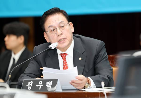 ▲ 지난해 10월24일 정우택 국민의힘 의원이 전북도청에서 열린 국회 행정안전위원회 국정감사에서 질의하고 있다. ⓒ 연합뉴스