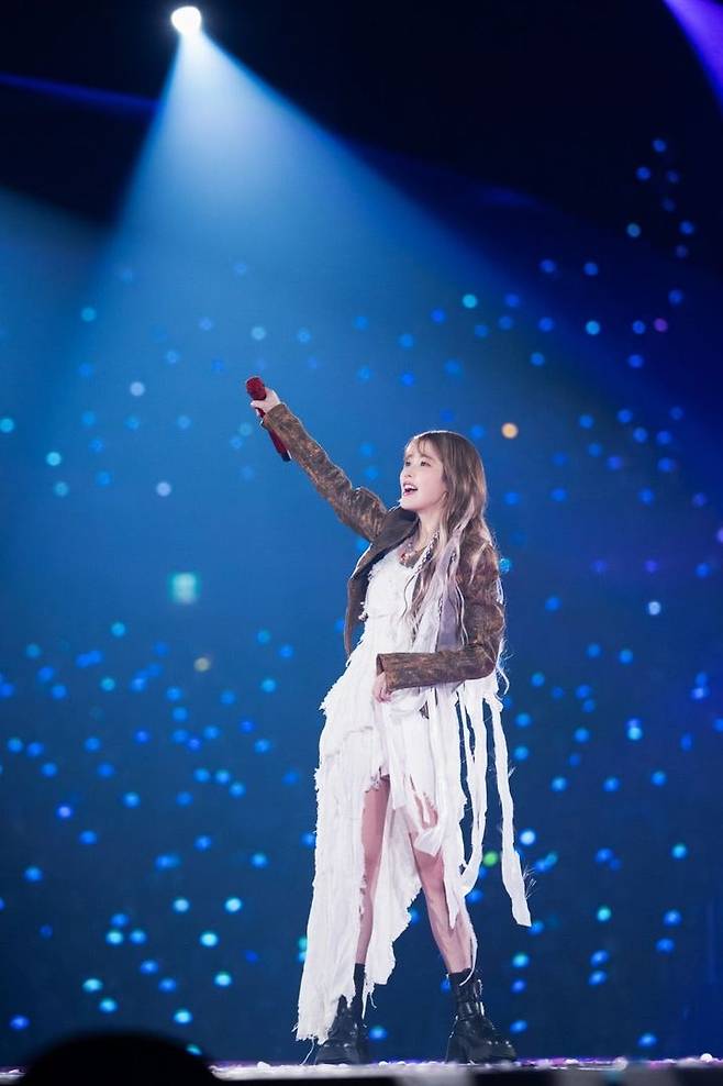 [서울=뉴시스] 아이유 콘서트. (사진 = 이담 엔터테인먼트 제공) 2024.03.10. photo@newsis.com *재판매 및 DB 금지