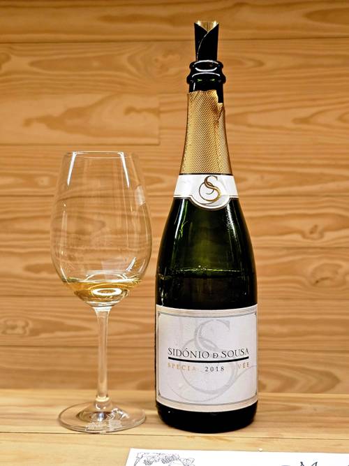 전통방식 스파클링 와인 시도니오 드 소우사.