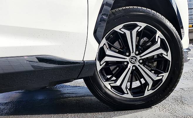 토요타 RAV4 PHEV. 김학수 기자