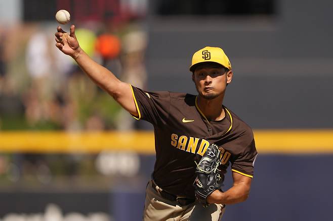 다르빗슈 유가 12일(한국시각) 시애틀전에 선발등판해 투구하고 있다. AP연합뉴스