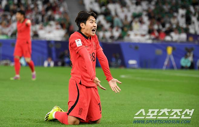 30일(현지시간) 카타르 알라이얀 에듀케이션 시티 스타디움에서 열린 2023 아시아축구연맹(AFC) 카타르 아시안컵 16강전 사우디아라비아와 대한민국의 경기. 이강인이 심판 판정에 불만을 표하고 있다. 알라이얀(카타르)=박재만 기자 pjm@sportschosun.com/2023.01.30/