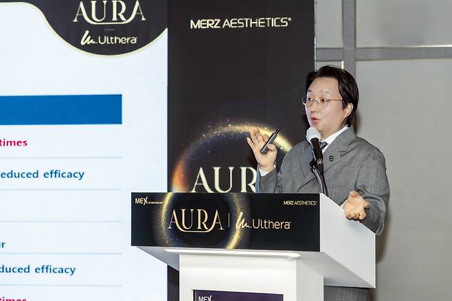 압구정오라클피부과 박제영 원장이 강의를 하고 있다./멀츠 에스테틱 코리아 제공