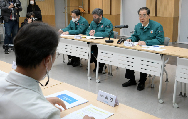 한덕수 국무총리가 11일 서울 영등포구 명지성모병원에서 열린 의사 집단행동 대비 현장점검에서 모두발언을 하고 있다.