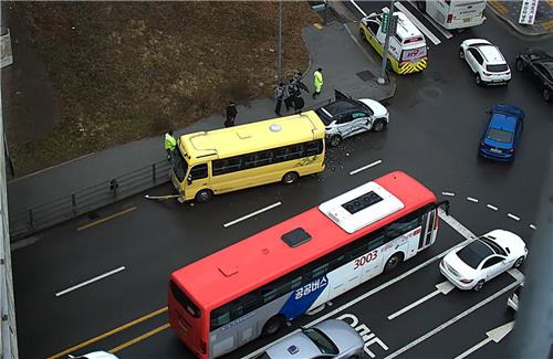 서초구서 유치원 버스-승용차 충돌…어린이 1명 부상  [경찰청 도시교통정보센터 홈페이지 캡처. 재판매 및 DB금지]