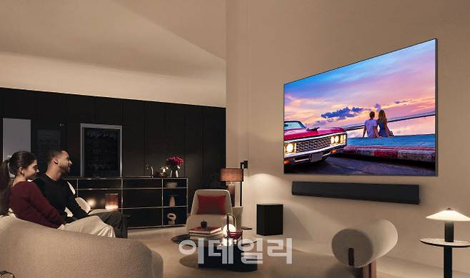 LG전자는 13일 2024년형 LG 올레드 TV와 QNED TV 판매를 시작했다. 사진은 LG 올레드 에보 G4. (사진=LG전자)