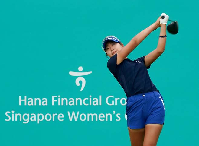 ◇오수민이 10일(한국시각) 싱가포르 타나메라 골프클럽에서 열린 하나금융그룹 싱가포르 여자오픈 최종라운드 1번홀에서 티샷하고 있다. 사진제공=하나금융그룹