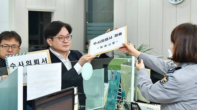 숨진 김포시 공무원 가해 누리꾼들 수사의뢰 [김포시 제공]