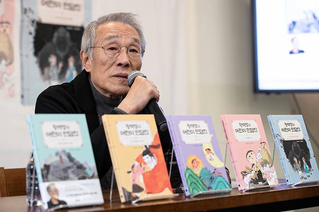 소설가 황석영이 장편소설 '철도원 삼대'로 부커상 인터내셔널 부문 1차 후보에 올랐다. 사진은 황석영 소설가가 지난해 11월14일 서울 중구 프란치스코 교육회관에서 열린 '황석영의 어린이 민담집' 시리즈 출간 기념 기자간담회에서 인사말하고 있는 모습. /사진=뉴스1