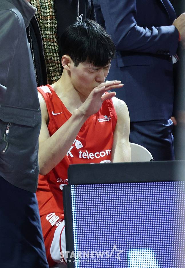 [포토] 고통 호소하는 김선형