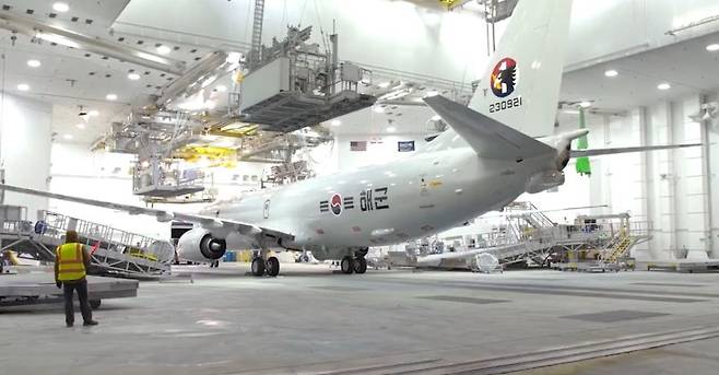 미국 보잉이 지난 2022년 2월4일 공장에 주기 중인 한국 해군용 P-8A 기체 사진을 공개했다. 사진=보잉 디펜스 트위터 캡처