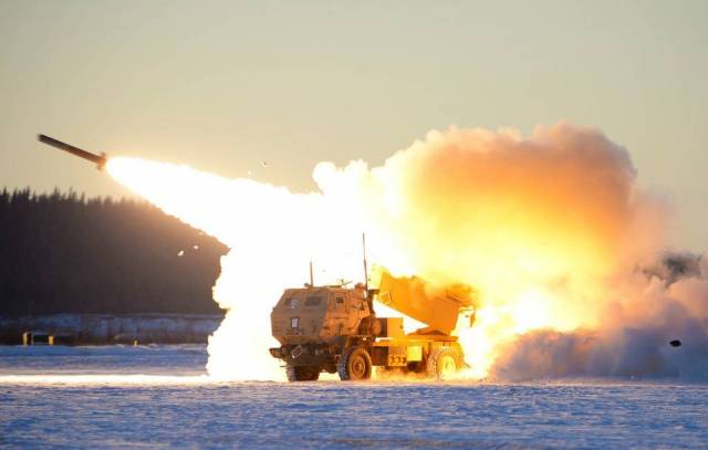 미 육군의 ‘M142 HIMARS’ 발사 장면. 사진 제공=미 국방부
