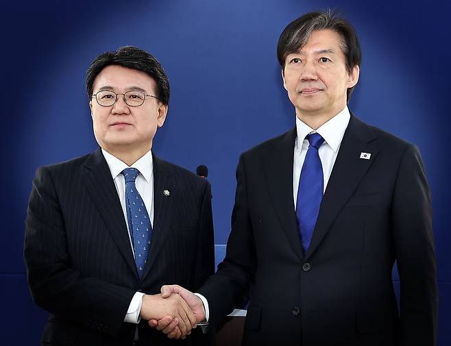 조국 조국혁신당 대표(오른쪽)와 황운하 의원. /뉴스1