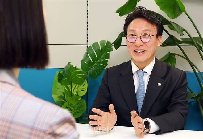 김민석 더불어민주당 서울 영등포을 후보가 14일 오전 여의도 더불어민주당 중앙당사에서 데일리안과 인터뷰를 하고 있다. ⓒ데일리안 홍금표 기자