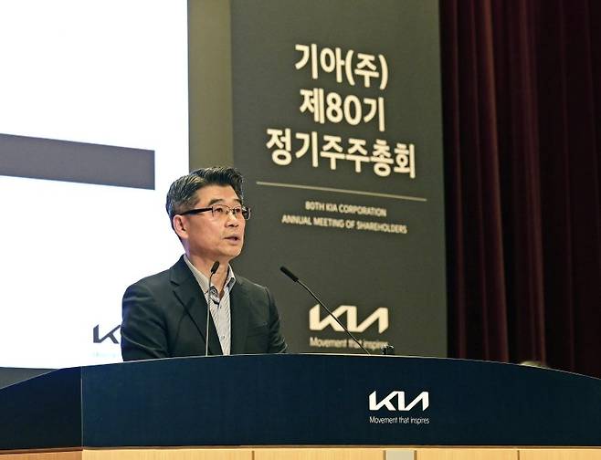 송호성 기아 사장이 15일 서울 서초구 앙재동 기아 본사에서 열린 기아의 제80기 정기 주주총회에서 인사말을 하고 있다. 기아 제공