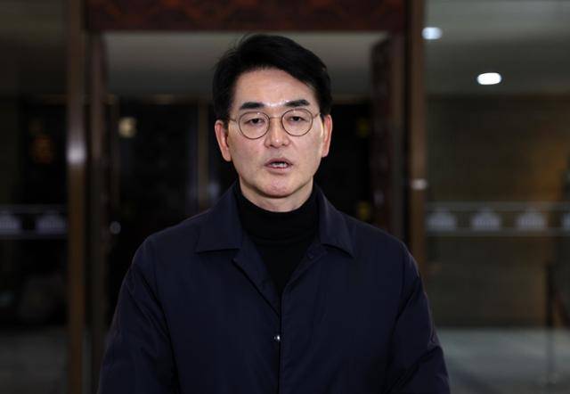 박용진 더불어민주당 의원이 지난달 22일 국회에서 공천관리위원회 의정평가 관련 입장을 밝히고 있다. 뉴스1