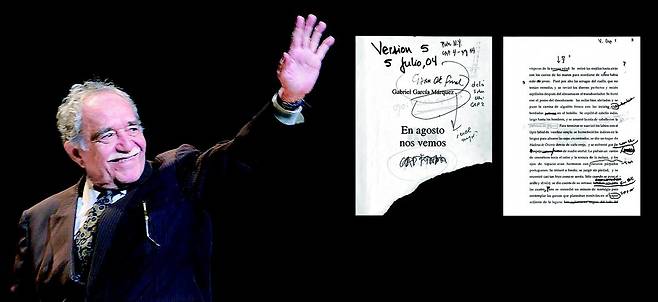 가브리엘 가르시아 마르케스의 생전 모습. 마르케스의 두 아들은 ‘8월에 만나요’에 쓴 프롤로그에서 “‘8월에 만나요’는 아버지가 
온갖 역경에 맞서 창작을 이어가려는 마지막 노력의 결실이다. 예술가의 완벽주의가 정신적 능력의 소실과 시합하는 과정이기도 했다”고
 썼다. 작은 사진은 ‘8월에 만나요’의 원고. 가브리엘 가르시아 마르케스는 2014년 세상을 떠나기 전까지 수차례에 걸쳐 원고를
 수정했다. 사진 출처 위키미디어·민음사
