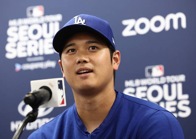 2024 MLB 월드투어 서울 시리즈를 앞둔 16일 오후 서울 고척스카이돔에서 로스앤젤레스 다저스 오타니 쇼헤이가 기자회견을 하고 있다. [연합]