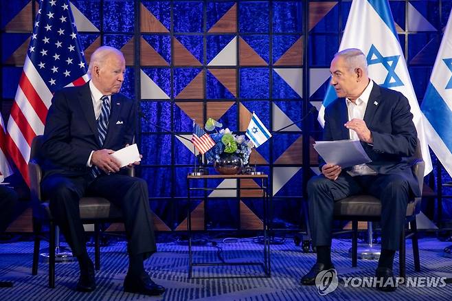 작년 10월 만난 바이든 미 대통령(왼쪽)과 네타냐후 이스라엘 총리 [신화=연합뉴스 자료사진]