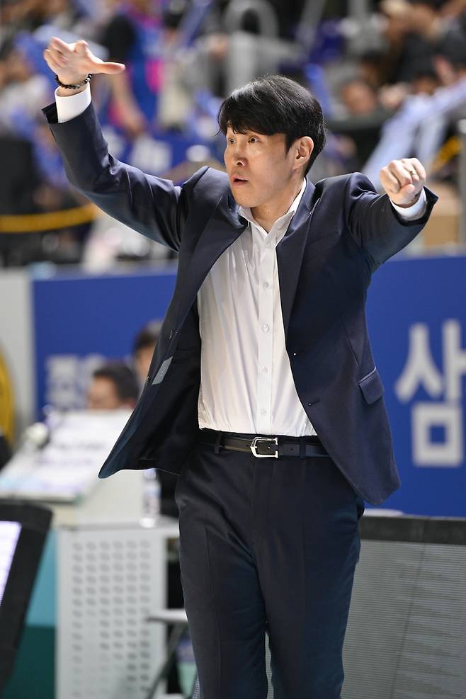 위성우 감독 [WKBL 제공. 재판매 및 DB 금지]