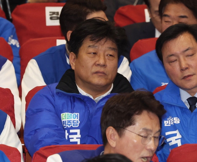 양문석 더불어민주당 경기도 안산시갑 후보가 17일 서울 여의도 국회 의원회관에서 열린 제22대 총선 후보자 대회에 참석해 앉아 있다. [사진 출처 = 연합뉴스]