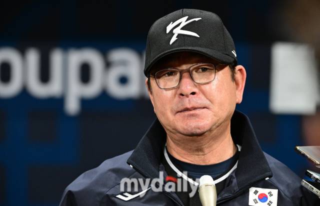 2024년 3월 17일 서울 구로구 고척스카이돔에서 열린 '메이저리그 월드투어 서울시리즈 2024' 스페셜 매치 팀 코리아와 샌디에이고 파드리스의 경기 전 류중일 감독이 인터뷰를 하고 있다./고척 = 유진형 기자 zolong@mydaily.co.kr