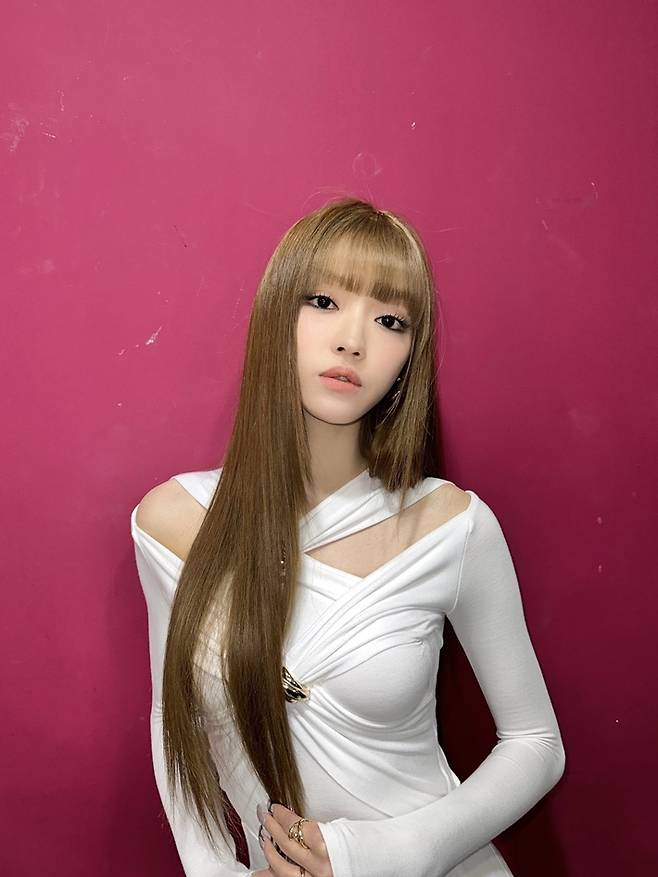 오마이걸 유아가 첫 싱글 '보더라인' 발매를 기념해 지난 7일 서울 마포구의 한 카페에서 라운드 인터뷰를 열었다. 오마이걸 공식 트위터