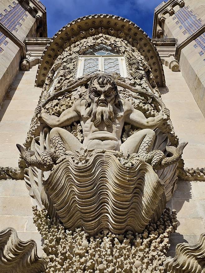 트리톤 조각상.