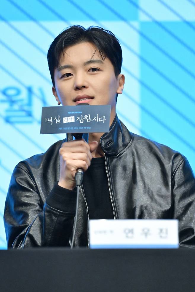 18일 오후 서울 구로구 신도림동 디큐브시티 더 세인트에서 KBS2 월화드라마 ‘멱살 한번 잡힙시다’ 제작발표회가 열렸다. 연우진이 질문에 답변하고 있다. 사진 | KBS
