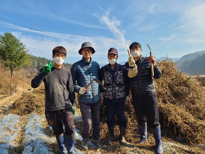 이주연 목사가 강원 평창에서 농사일을 하는 모습. /이주연 목사 제공