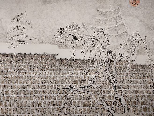 박대성 작가의 신작인 ‘경복궁돌담길’(2024). 노형석 기자