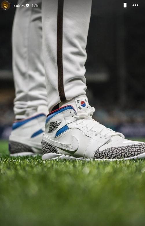 샌디에이고의 페르난도 타티스 주니어가 17일 MLB 월드투어 서울시리즈 스페셜 게임에 태극기와 한글을 새긴 스파이크화를 신었다. 샌디에이고 SNS