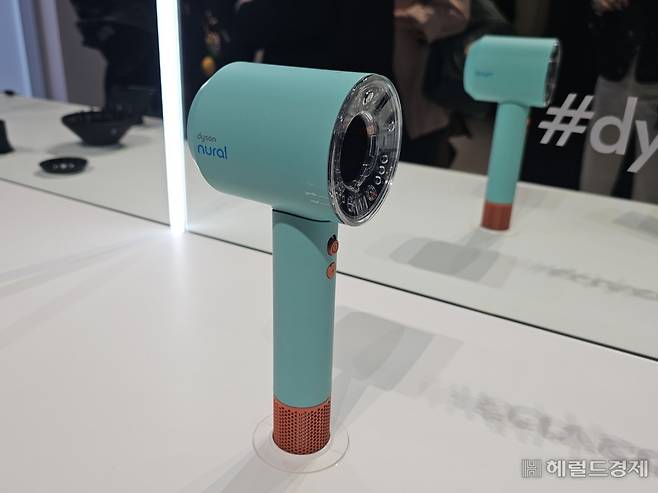 다이슨 슈퍼소닉 뉴럴 헤어드라이어. 김민지 기자
