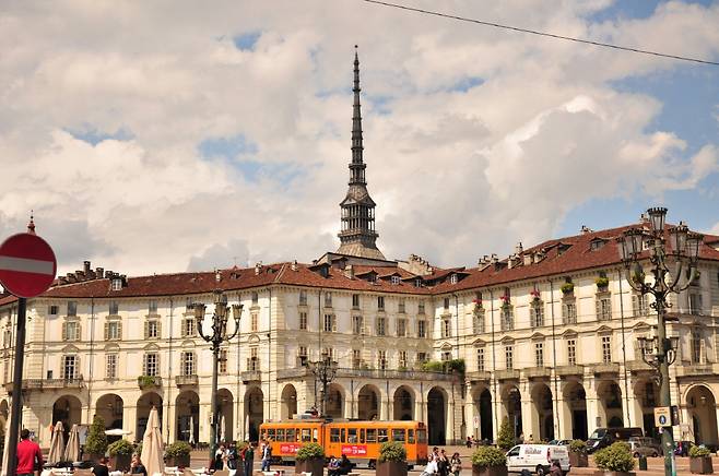 유럽에서 가장 큰 광장인 토리노의 비토리아 베네토 (Piazza Vittoria Veneto)