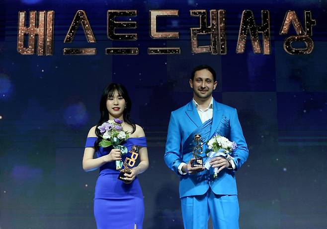 베스트드레서상을 차지한 전애린(왼쪽)과 마르티네스(오른쪽)(PBA 제공)