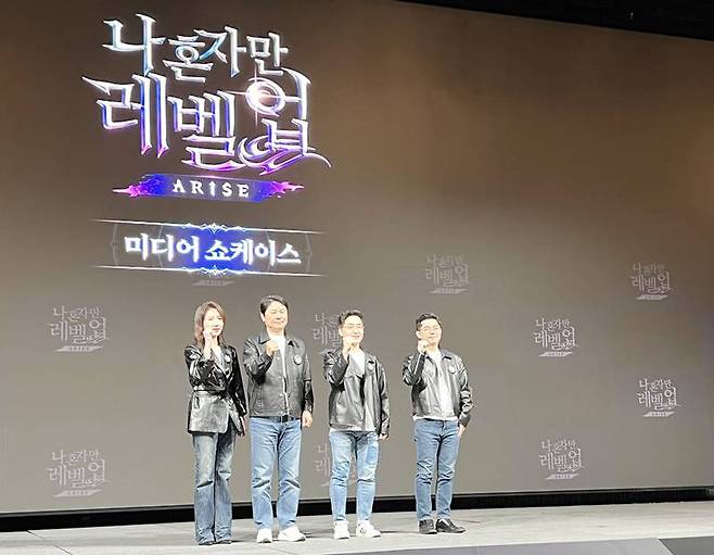 왼쪽부터 넷마블 조신화 사업그룹장, 권영식 대표, 넷마블네오 김준성 개발총괄, 진성건 PD