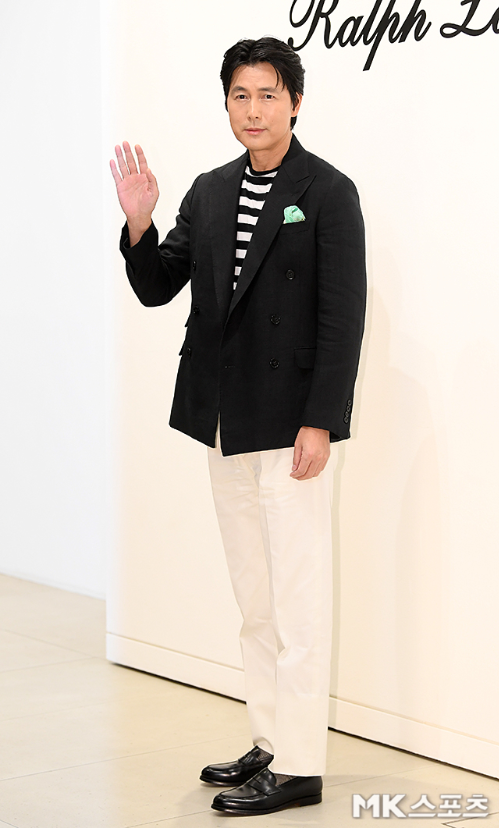 정우성이 포즈를 취하고 있다. 사진=천정환 기자